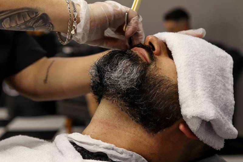 Por que fazer a barba com toalha quente La Mafia Barbearia